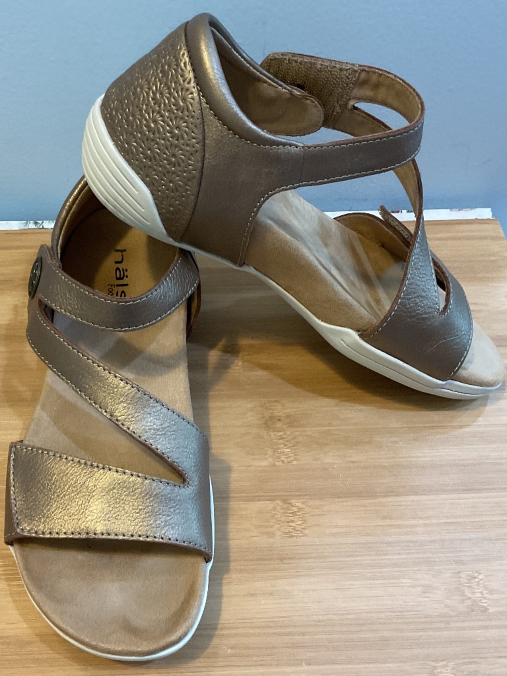 Halsa Footwear Sandals-size 8 medium-Copper leather-Beautiful condition